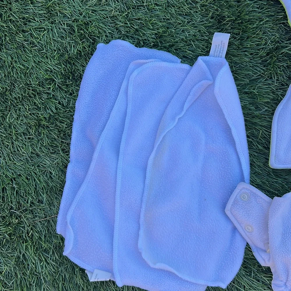 Cloth diaper set fuzzi bunz set of 4 and extra inserts one size